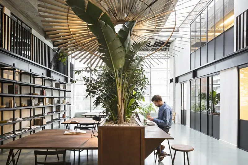 Virtual office rental Brussels Antwerp Belgium - Fosbury & Sons luxurious prestigious atrium with glass roof, tropical plants, library and premium spaces